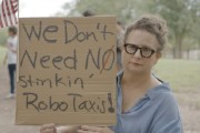 天天吉历特斯拉在得州奥斯汀遭遇抗议活动：反对马斯克Robotaxi计划
