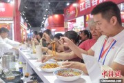 天天吉历“嗦粉”经济火热 中国多地“食力”出圈